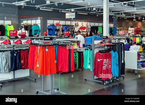 nike uhr innen weiß|Nike Factory Stores.